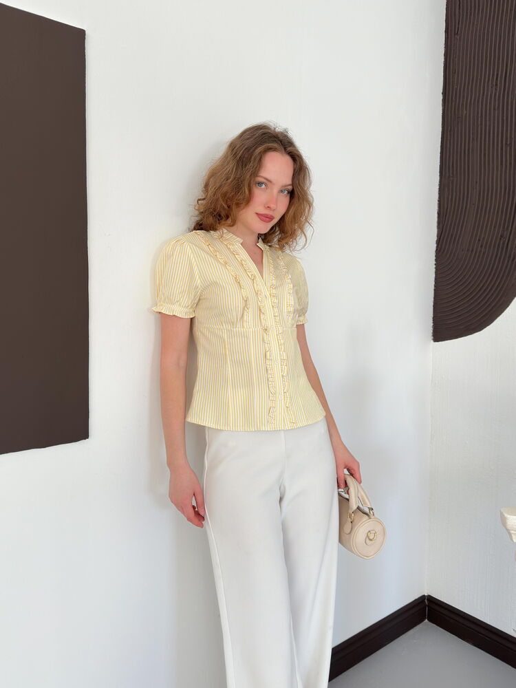 top13794 chemise jaune rayee boutonnee avec manches bouffantes image 2