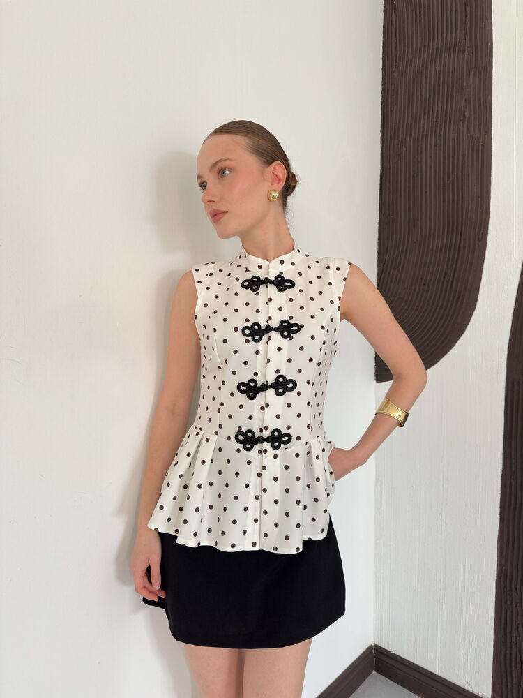 top13868 chemise vintage blanche ajustee a pois avec fermeture boutons buchettes image 2