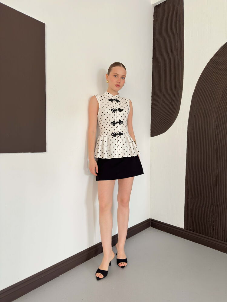 top13868 chemise vintage blanche ajustee a pois avec fermeture boutons buchettes image 3