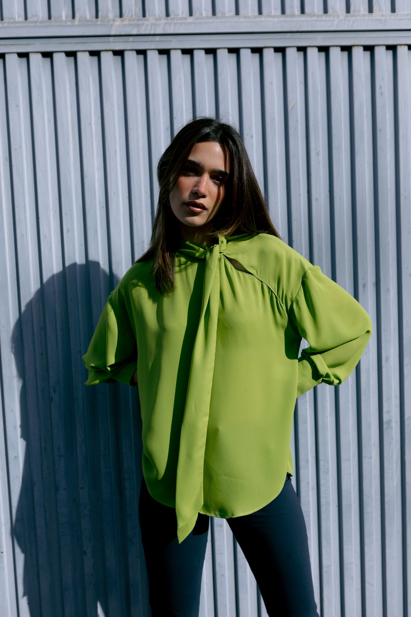 blouse verte fluide femme col noué