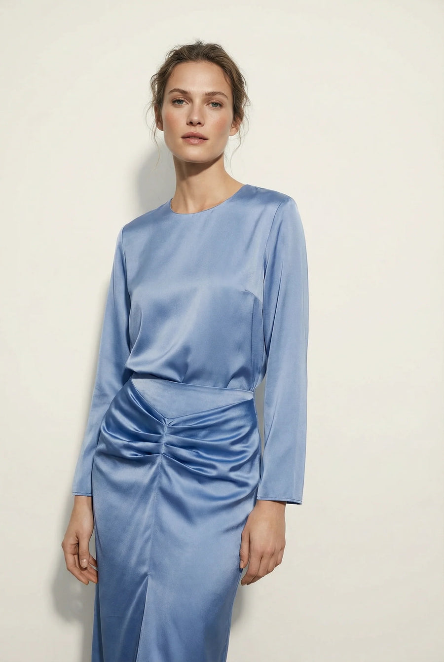 Chemisier Satin Chic Bleu azur look complet