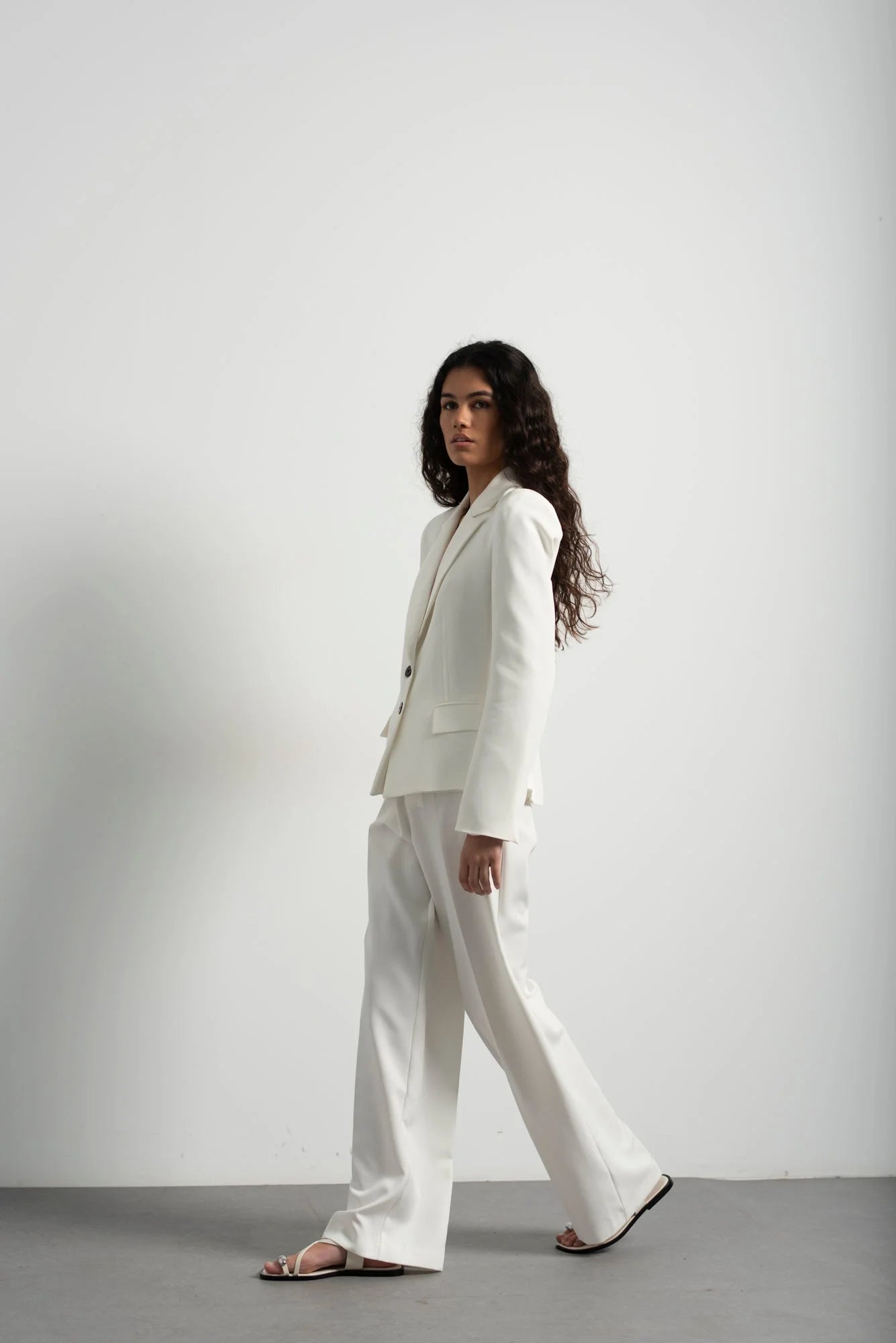 Ensemble blazer femme blanc et pantalon large, veste mode élégante et confortable