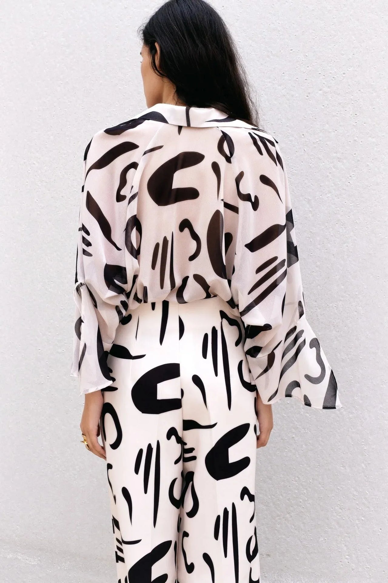 Jumpsuit monochrome imprimé noir et blanc femme avec chemisier fluide et col