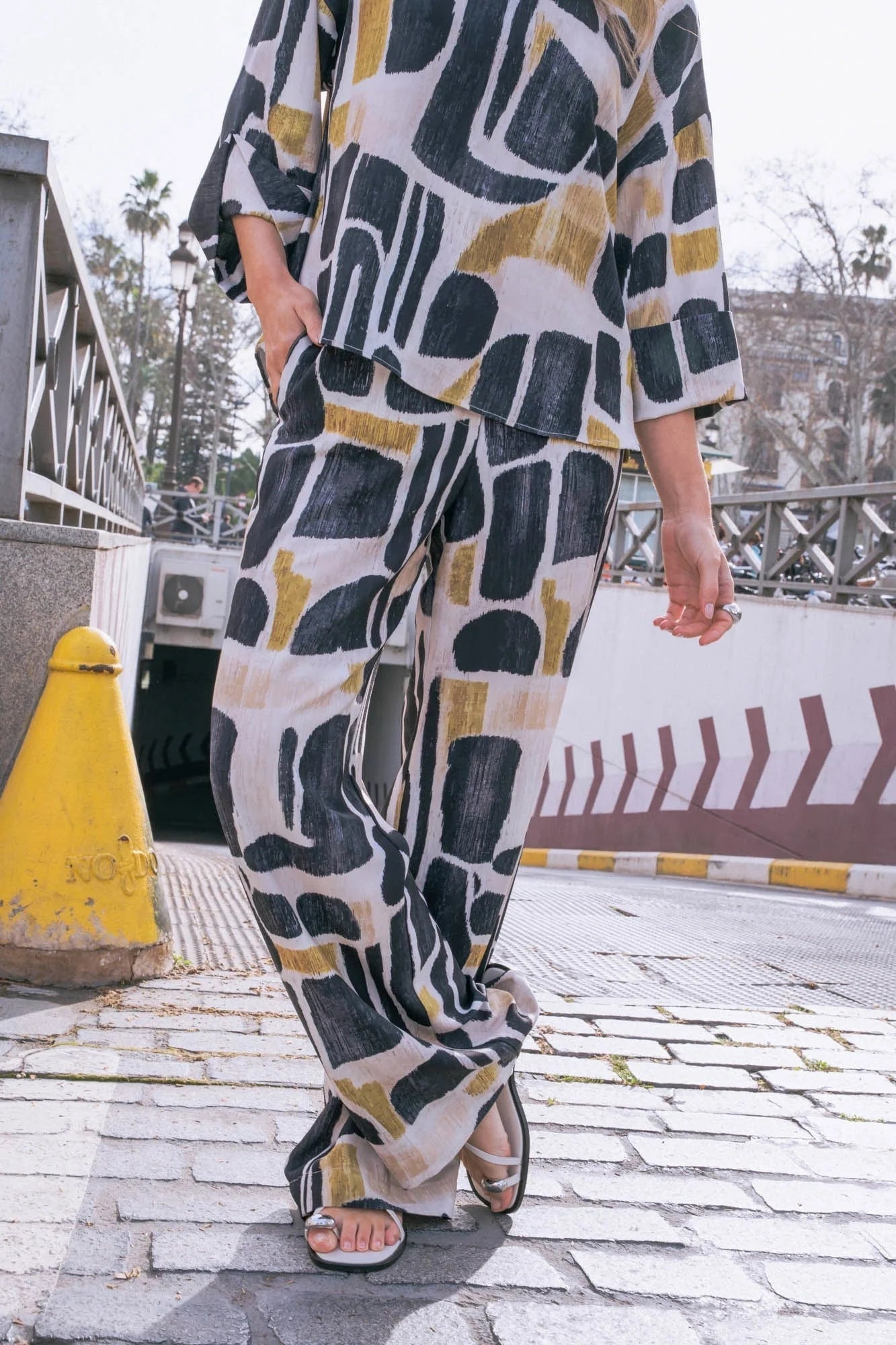 Ensemble fluide imprimé abstrait noir et or pour femme, top et pantalon large