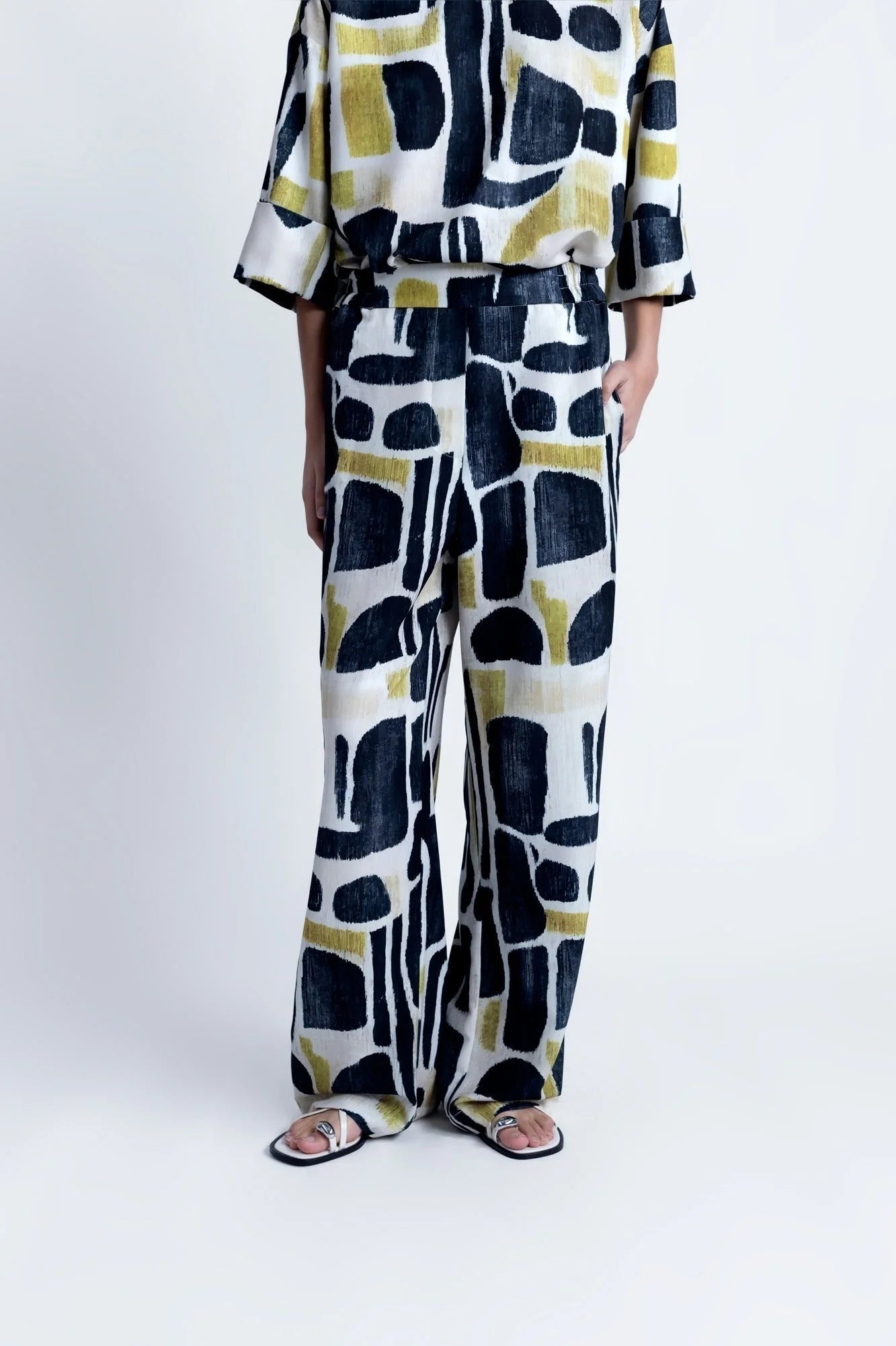 Ensemble pantalon large à motif imprimé, loungewear abstrait noir, blanc et olive green