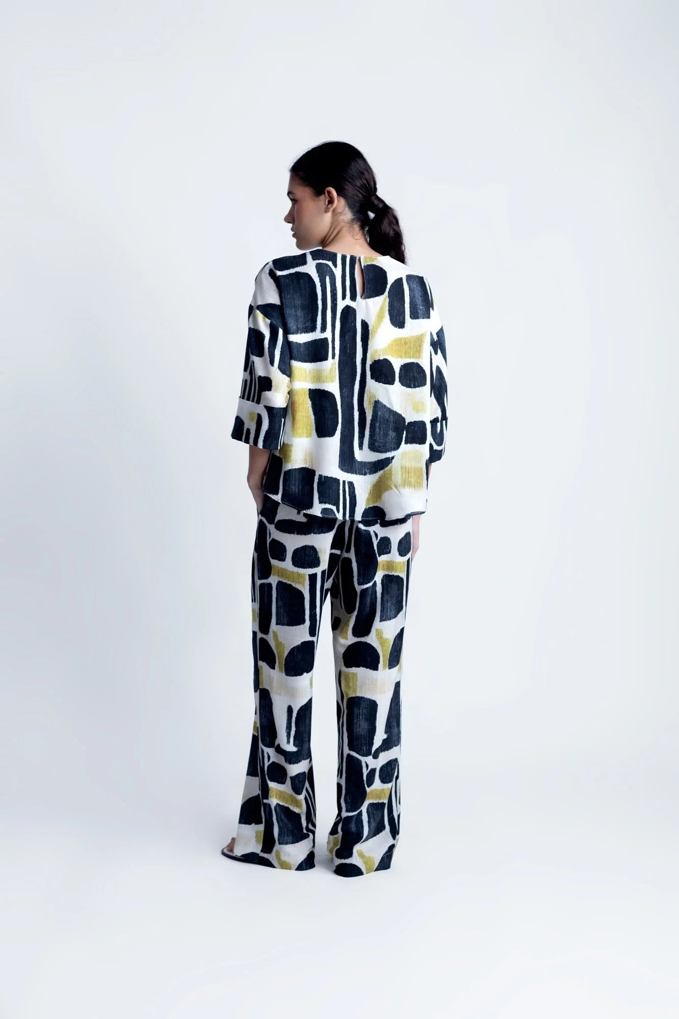 Ensemble pantalon large à motif imprimé avec haut ample et pantalon à motif géométrique