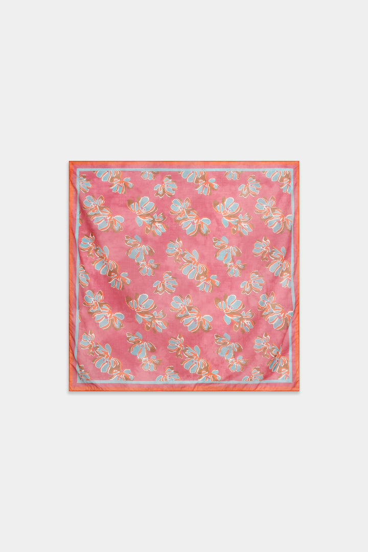 Foulard carré rose à imprimé floral bordure corail et liseré bleu
