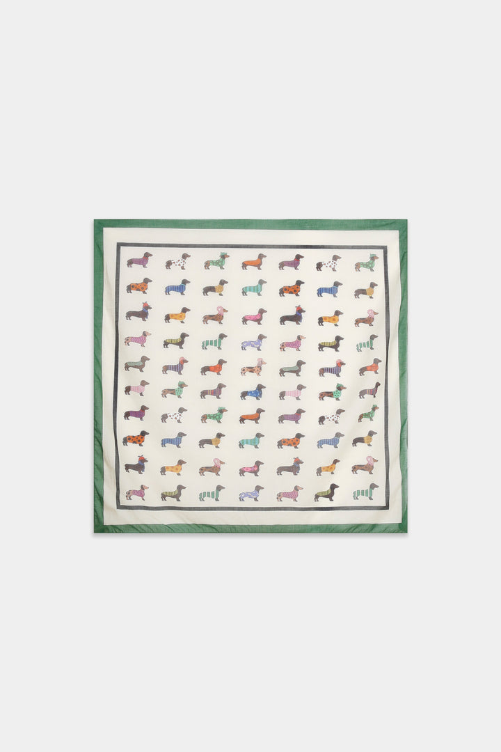 Foulard carré écru à bordure verte motif chiens multicolores