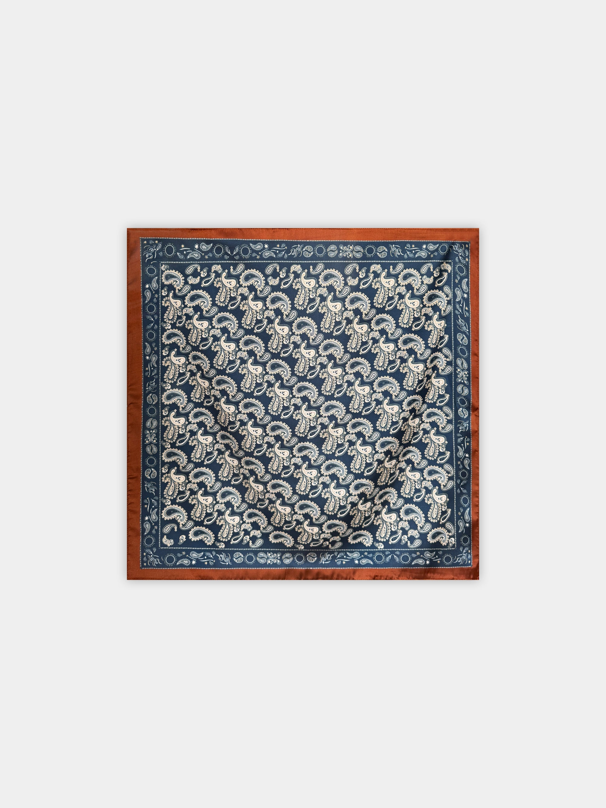 Carré satiné bleu marine paisley