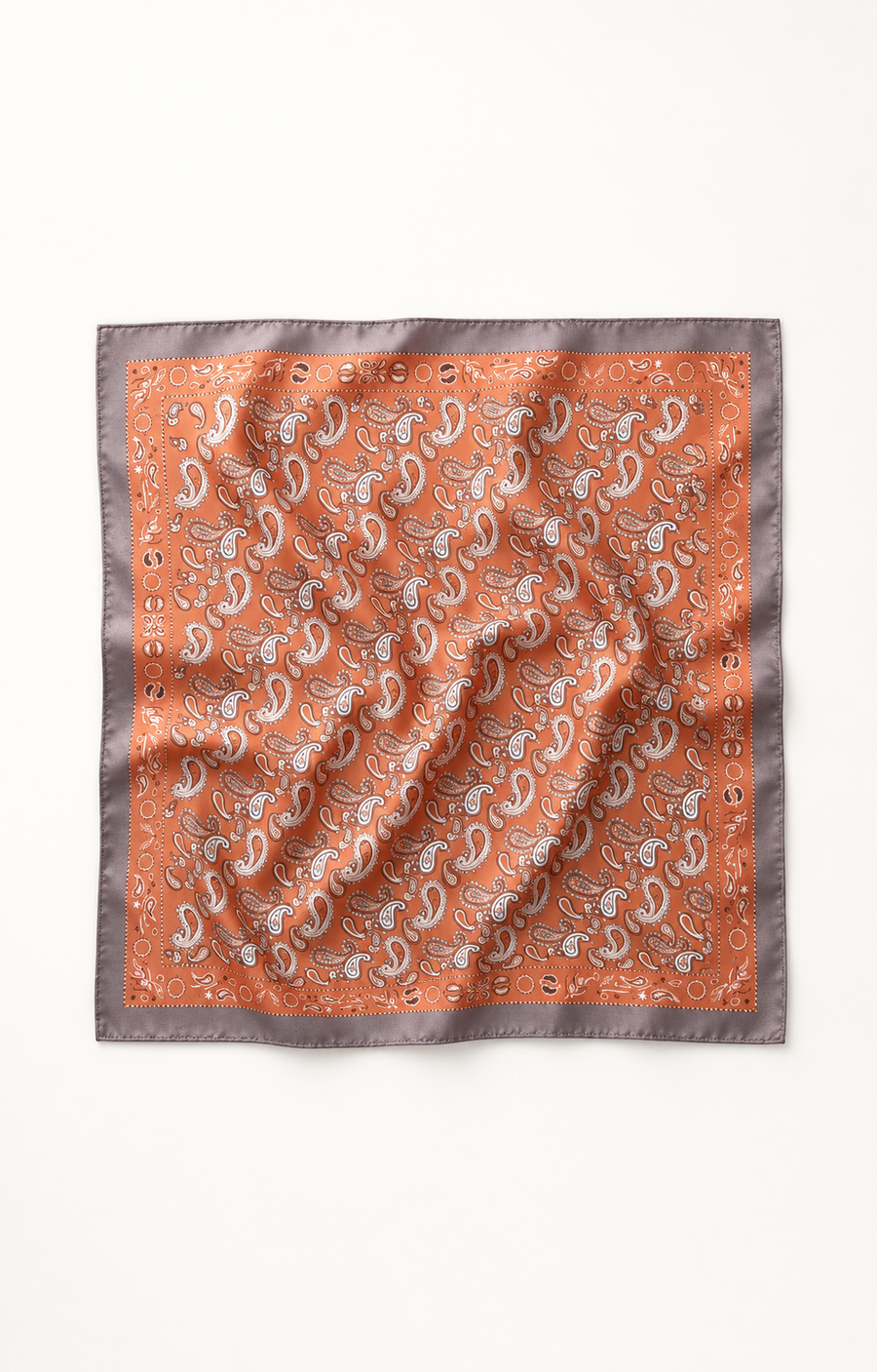 Foulard satiné paisley orange bordure grise