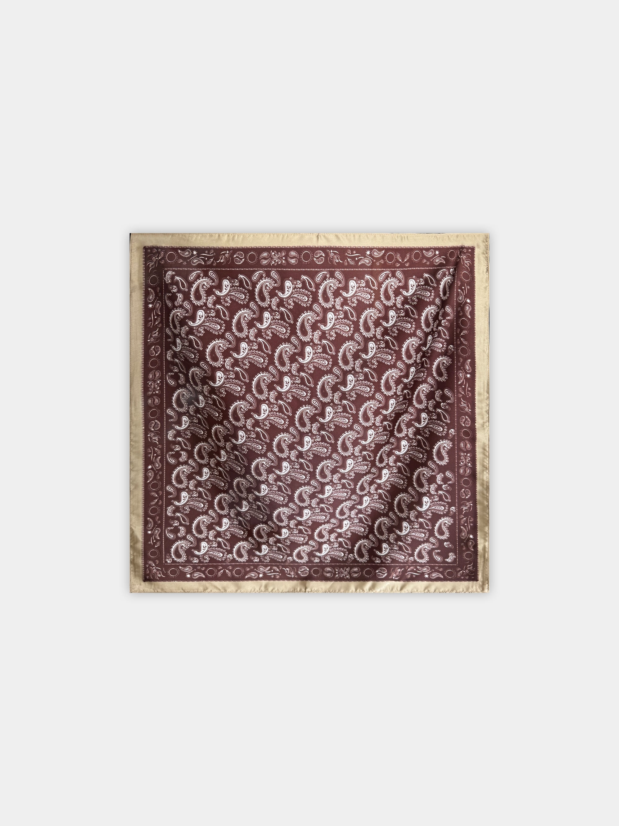 Carré satiné bordeaux paisley