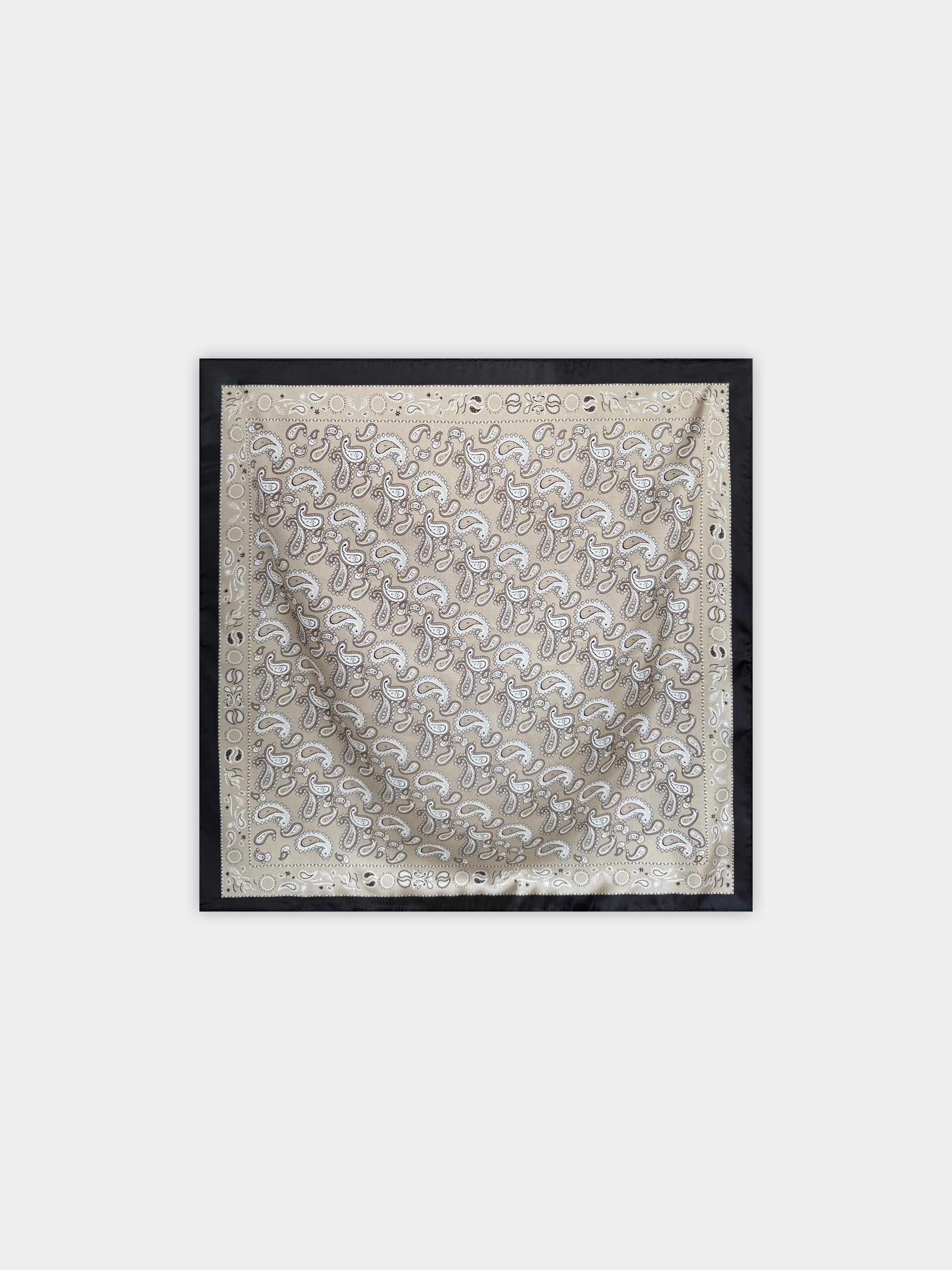 Carré satiné beige paisley