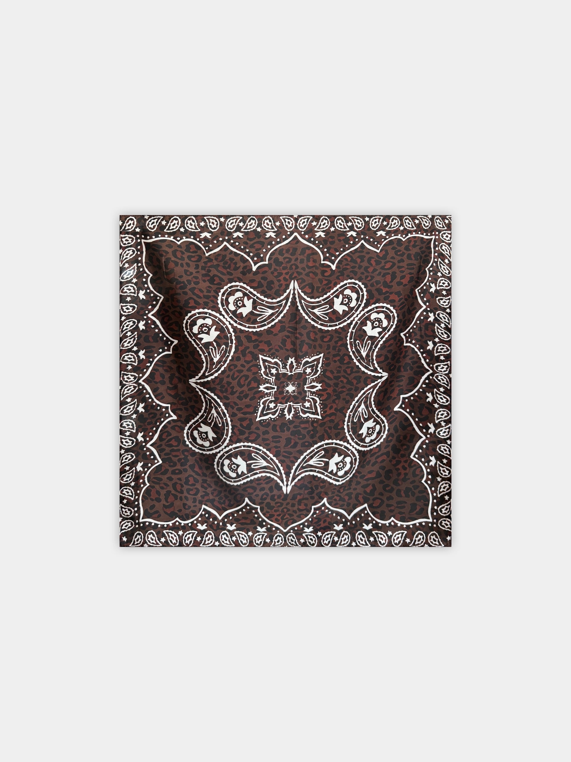 Foulard en soie léopard brun