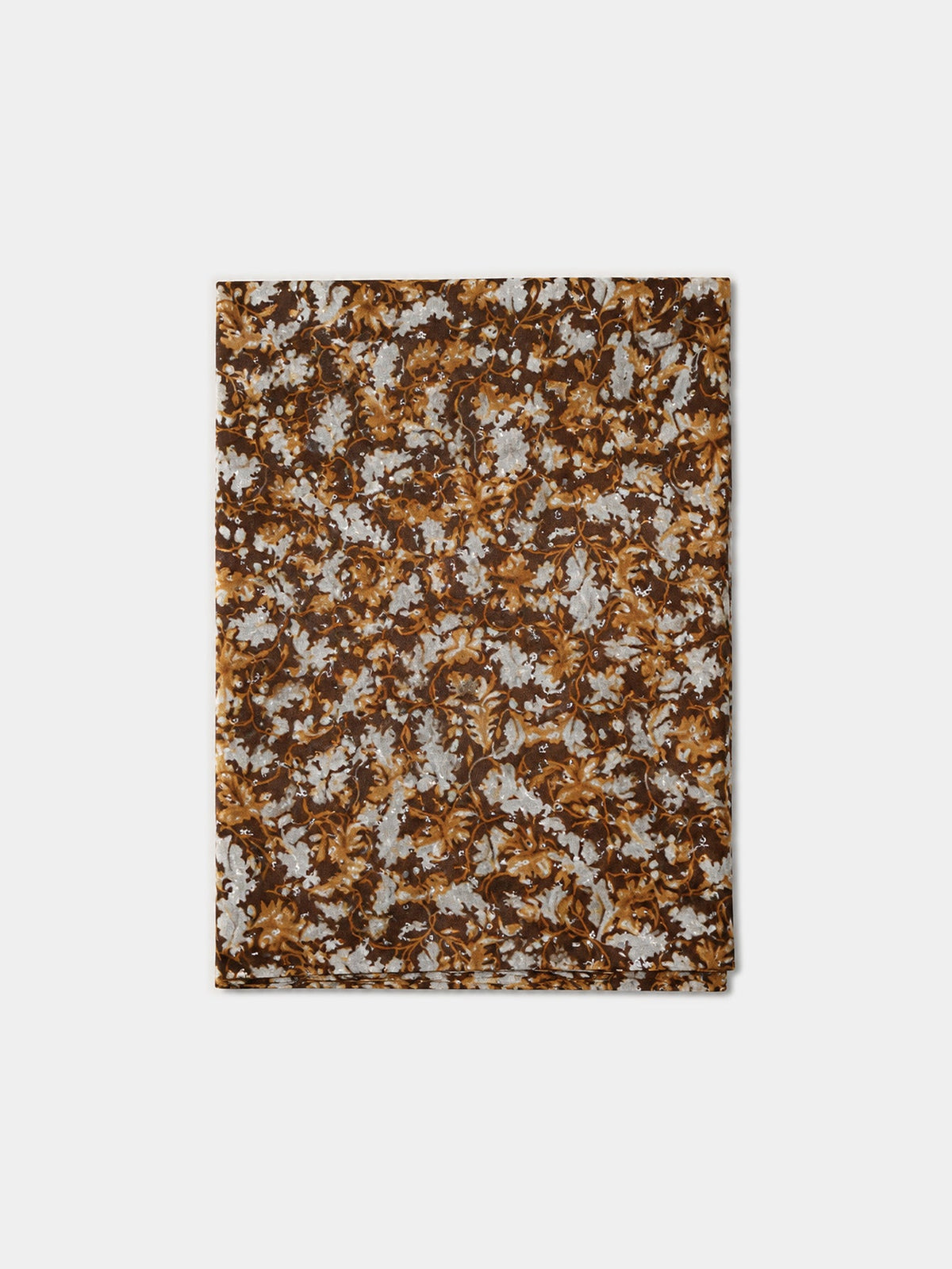 Foulard femme à imprimé floral chocolat présenté à plat.