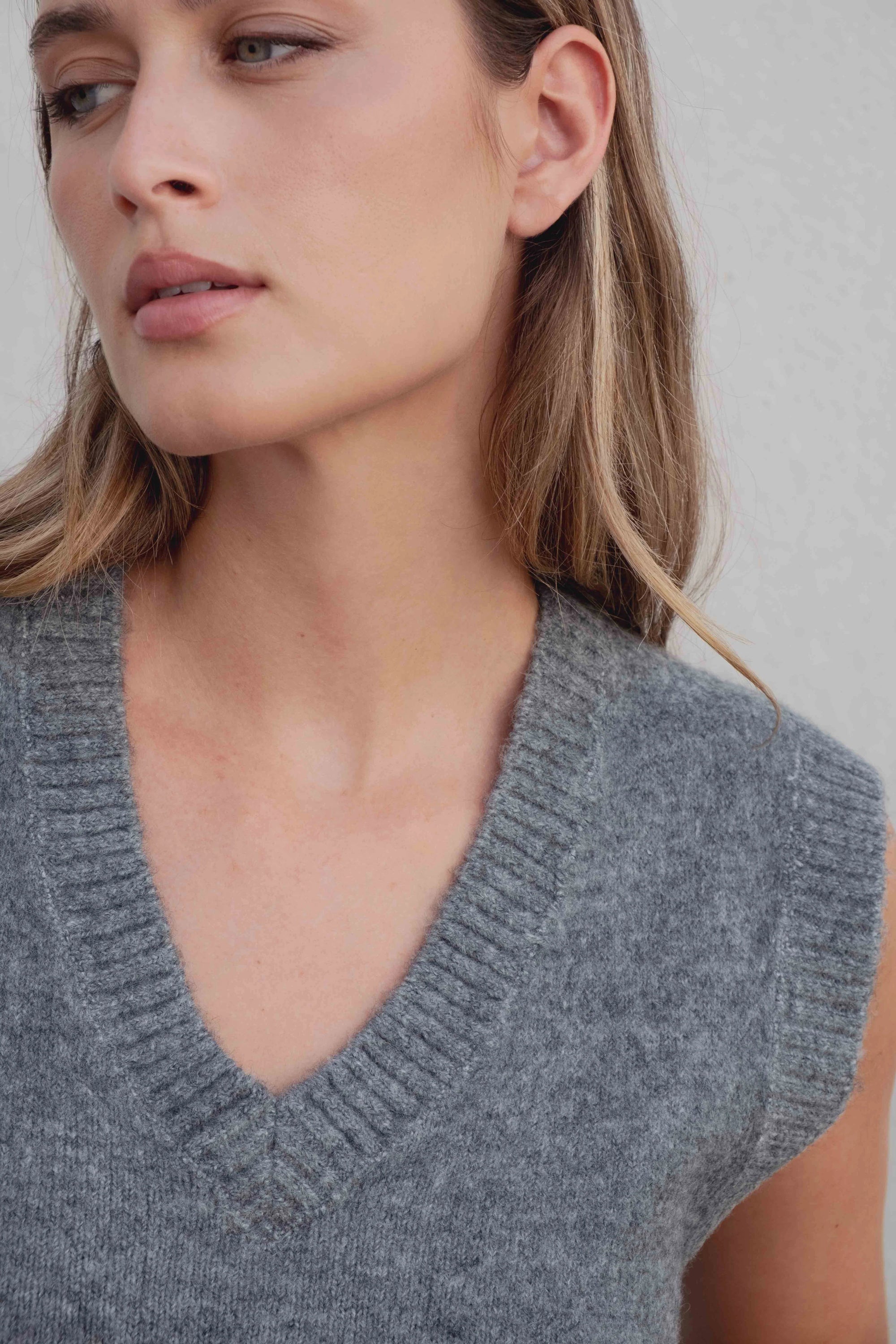 Gilet Tricoté Femme - Confort et Élégance en Laine Mélangée Sapiato