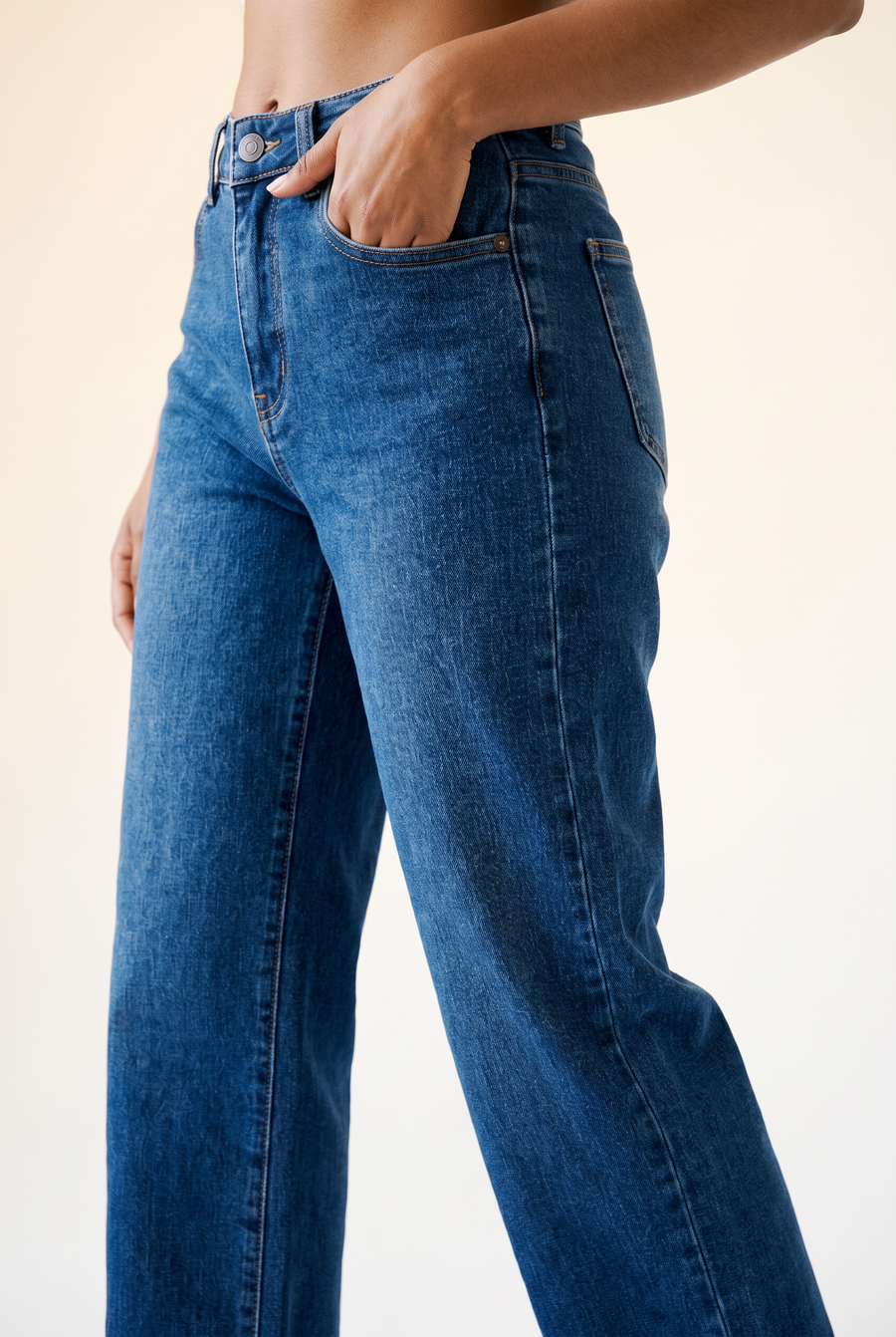 fashion shooting like zara @Jean droit en denim bleu stretch