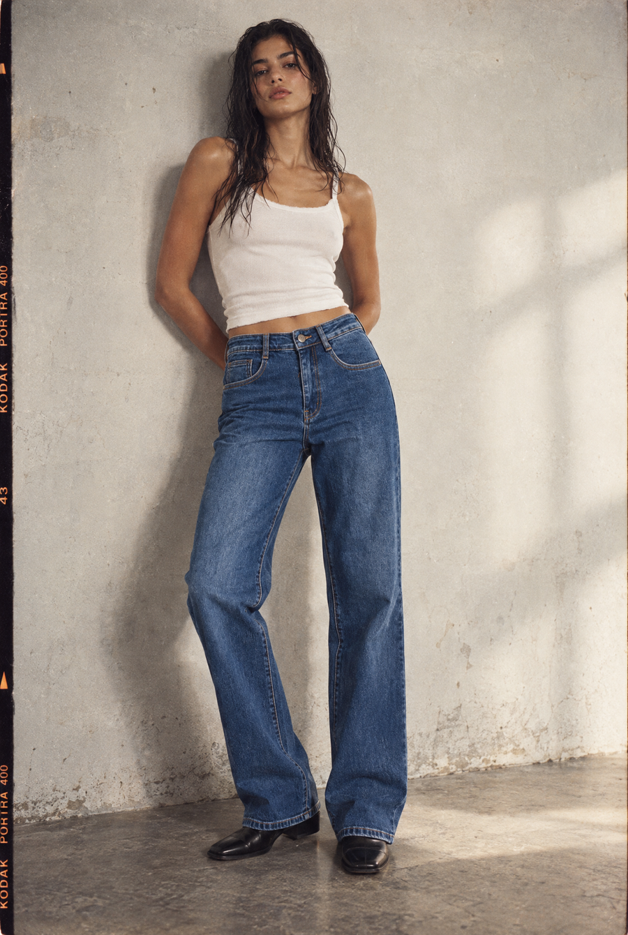 fashion shooting like zara @Jean droit en denim bleu stretch