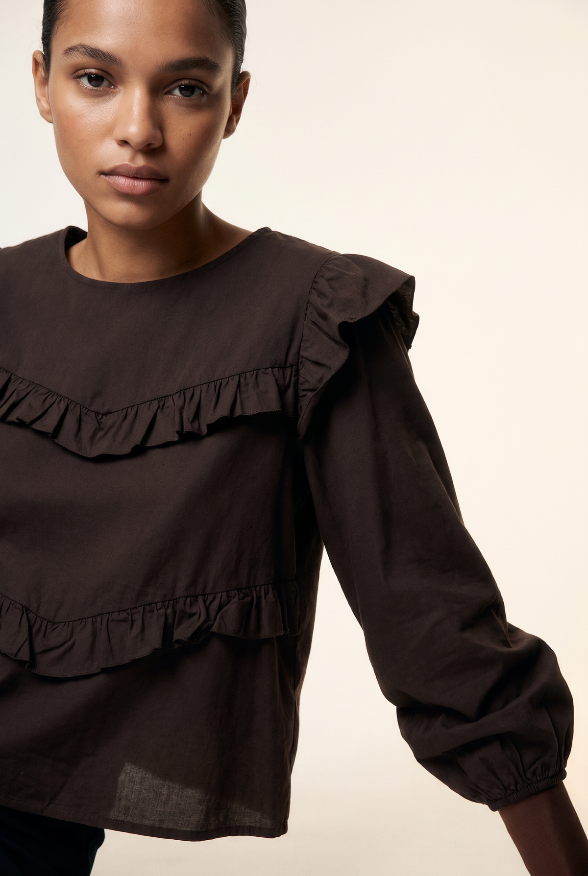 fashion shooting @Blouse en popeline à volants manches bouffantes