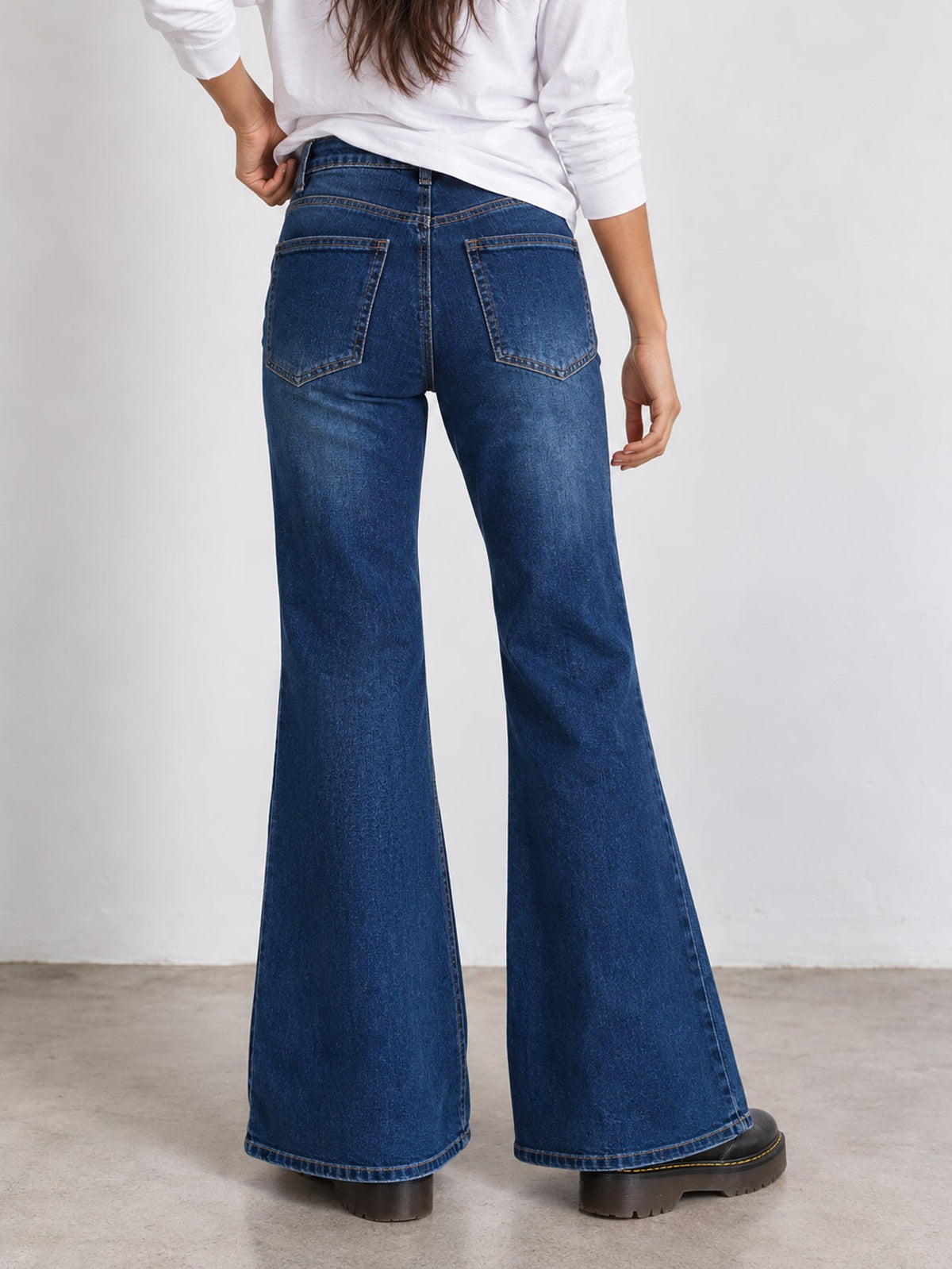 Poches dos du jean bleu