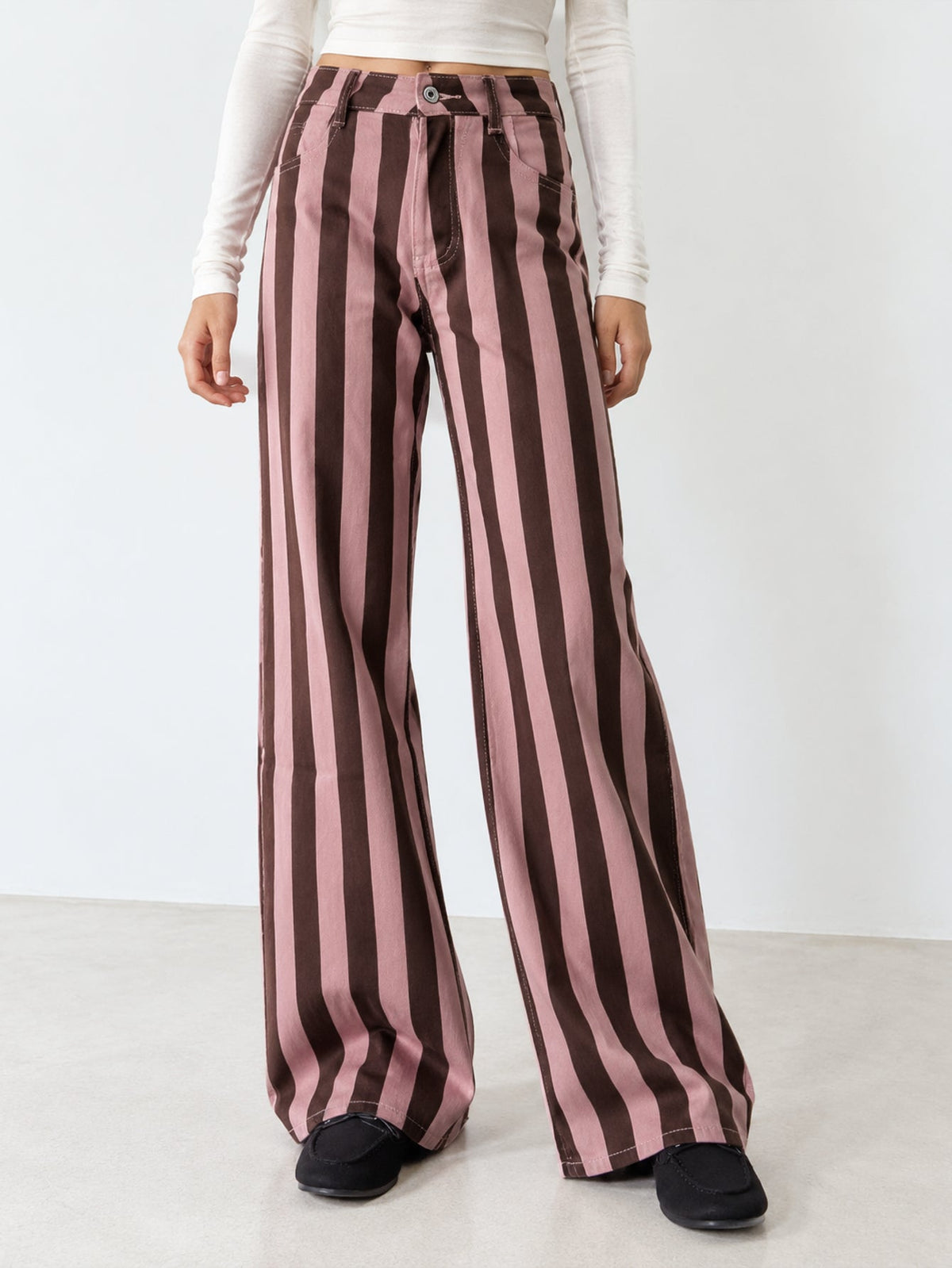 Jean jambe large marron et rose détail longueur