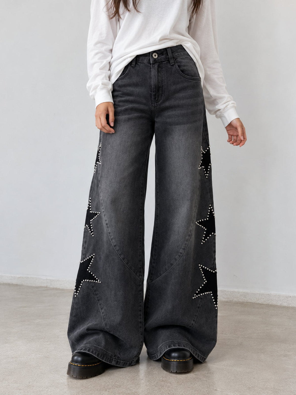 Jean wide leg gris à étoiles cloutées