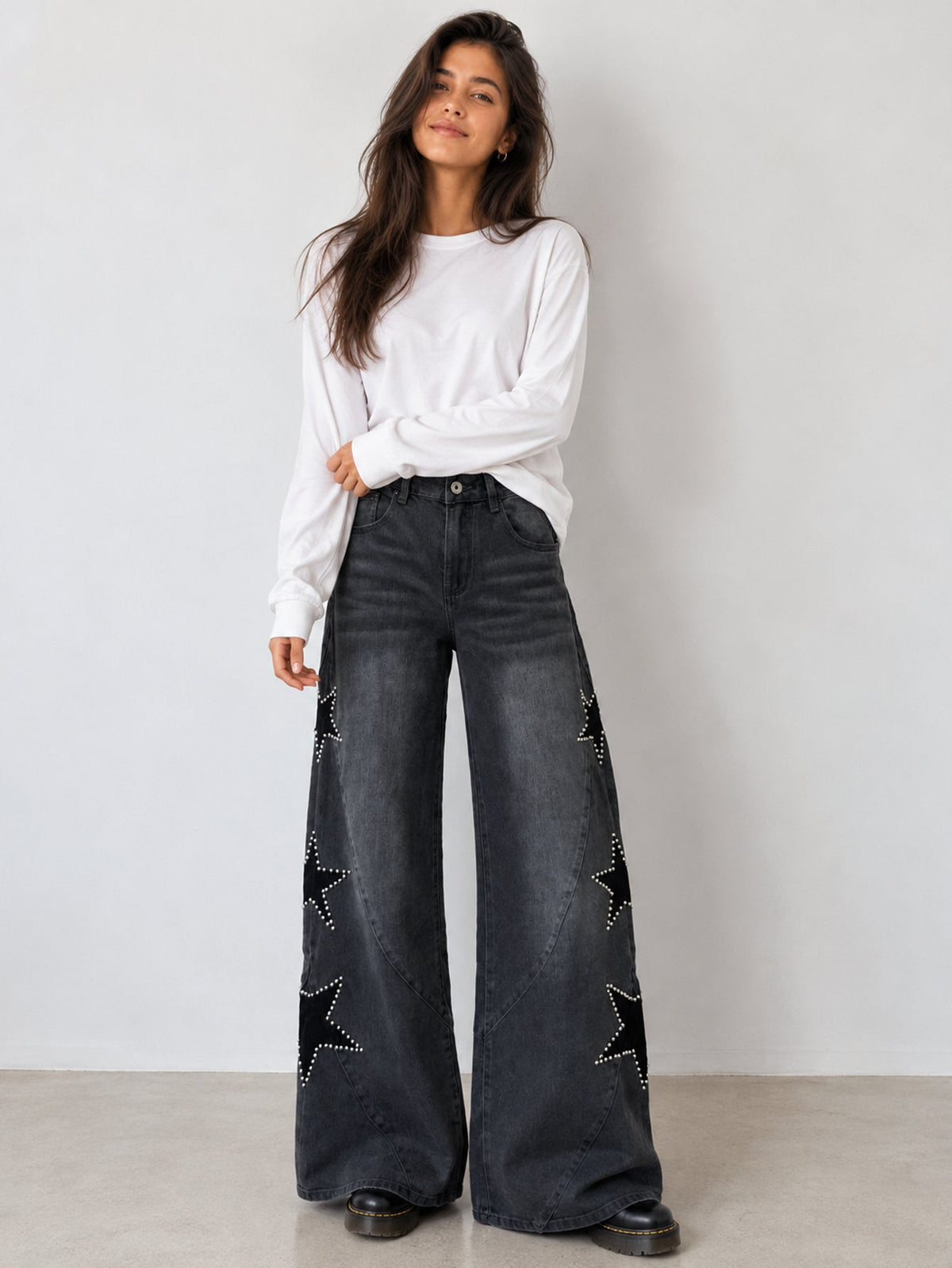 Jean wide leg gris porté de face