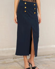 Jupe femme marine à boutons dorés, midi avec fente et style élégant femme à boutons