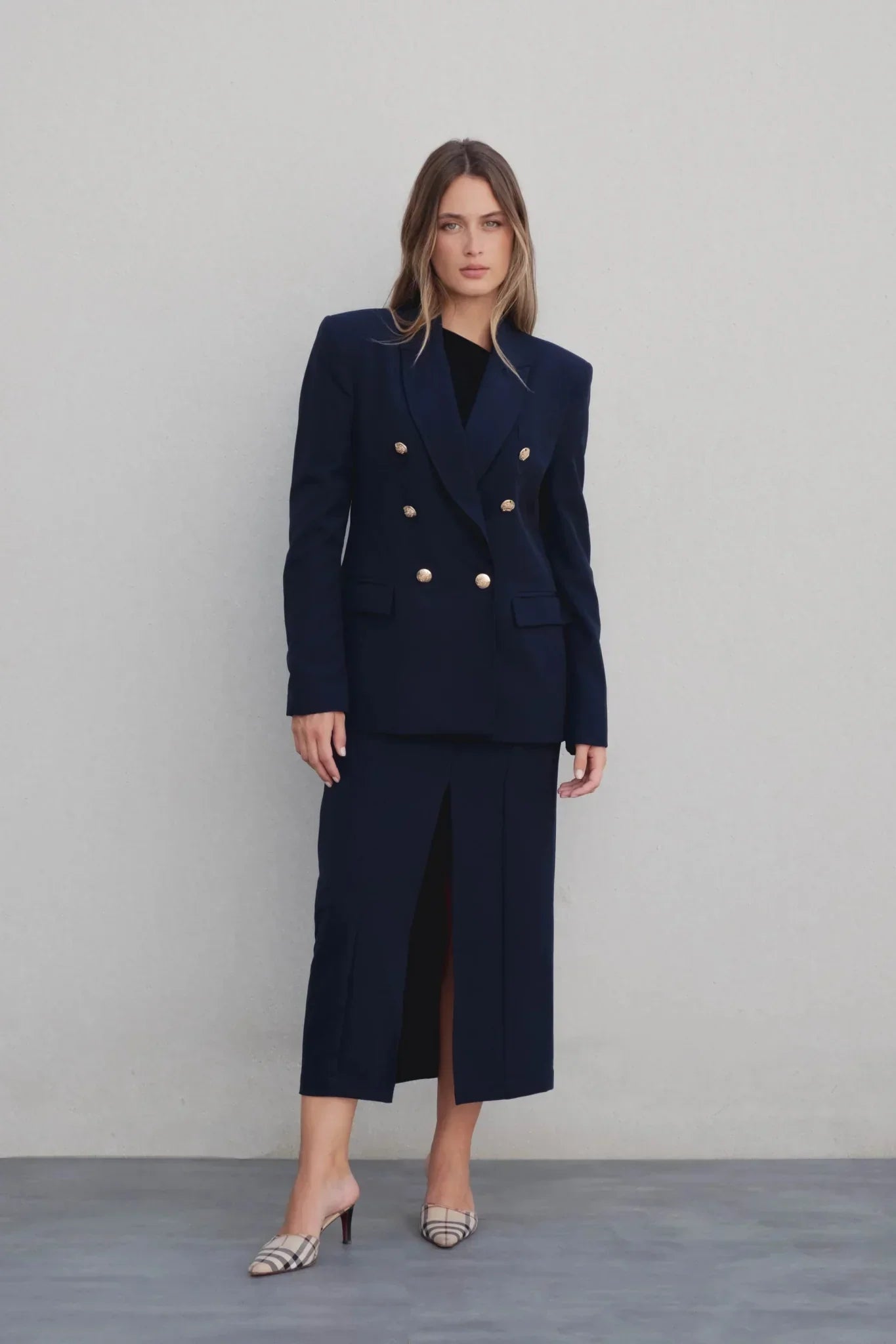 Blazer femme marine à boutons dorés et jupe femme assortie pour femme à boutons élégante