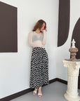 top13837 jupe evasee midi a pois noire avec taille haute image 2