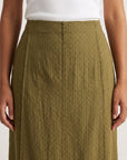 Texture jacquard à mini motifs olive gros plan