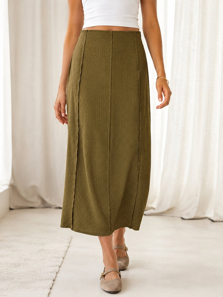 Jupe midi olive en mouvement