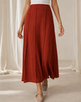 Jupe midi terracotta en mouvement
