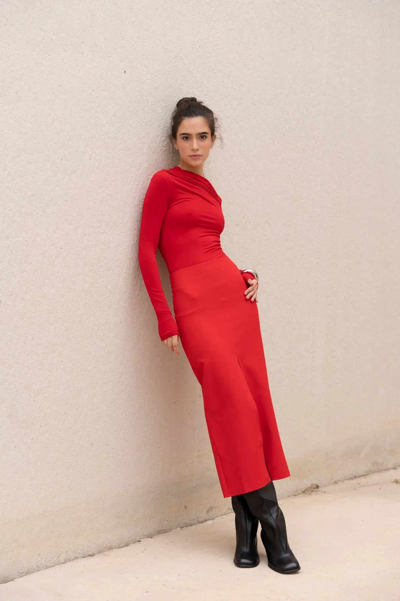  jupe midi rouge fendue élégante femme