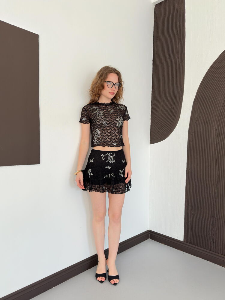 top13797 jupe mini evasee noire a motif floral image 2