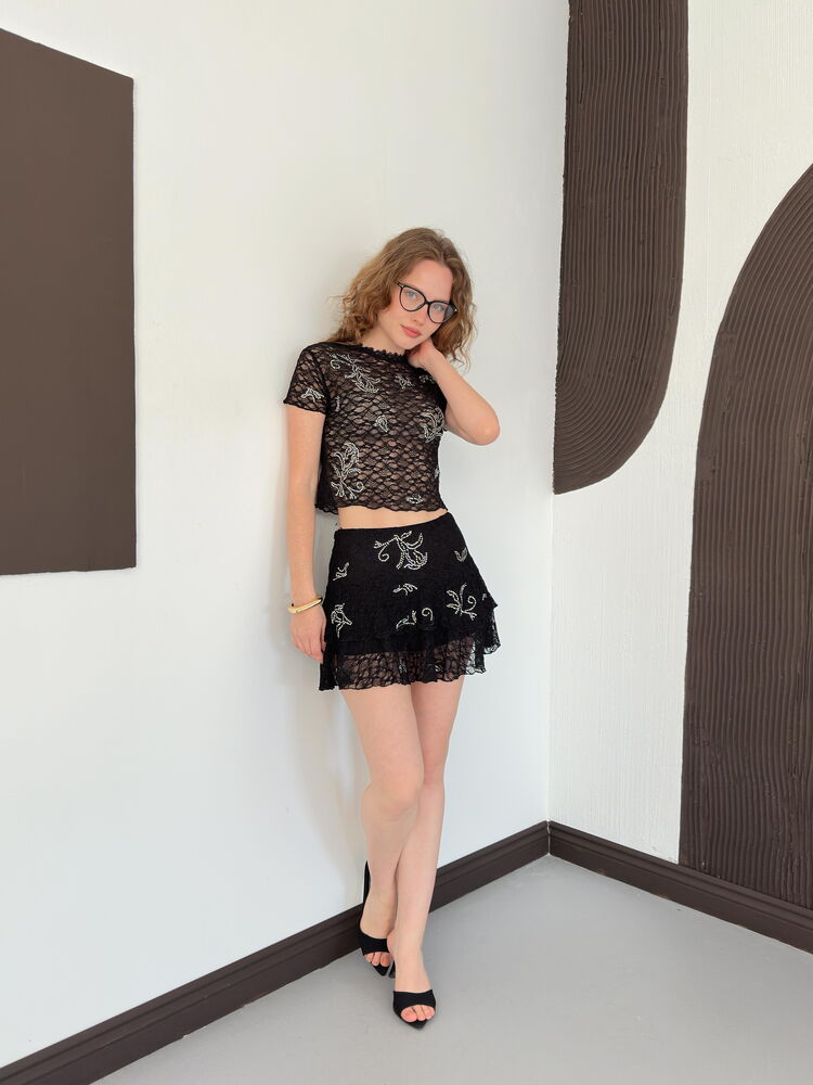 top13797 jupe mini evasee noire a motif floral image 3