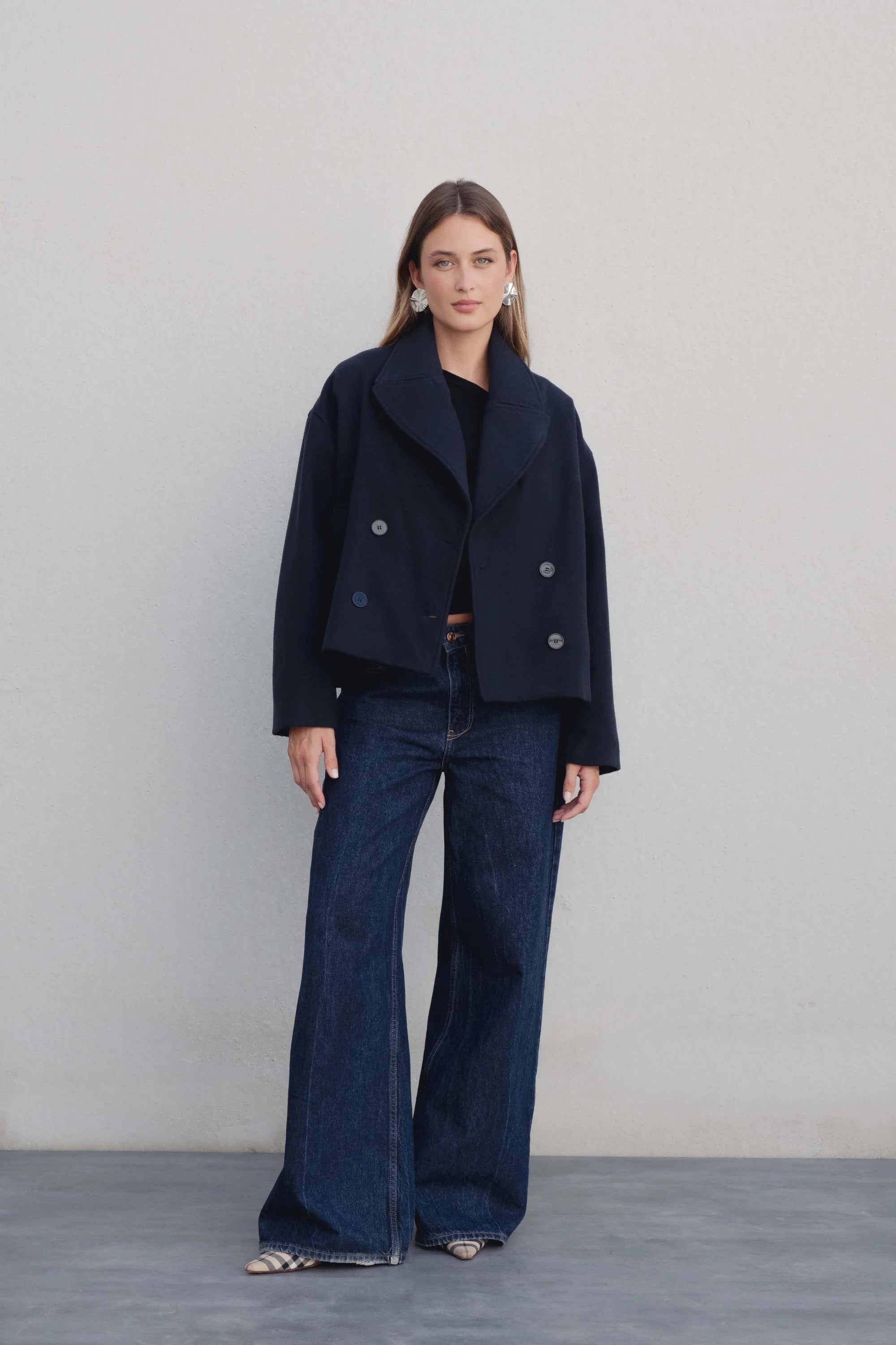 Manteau court croisé – Coupe ample – Bleu marine – Tissu élégant Sapiato