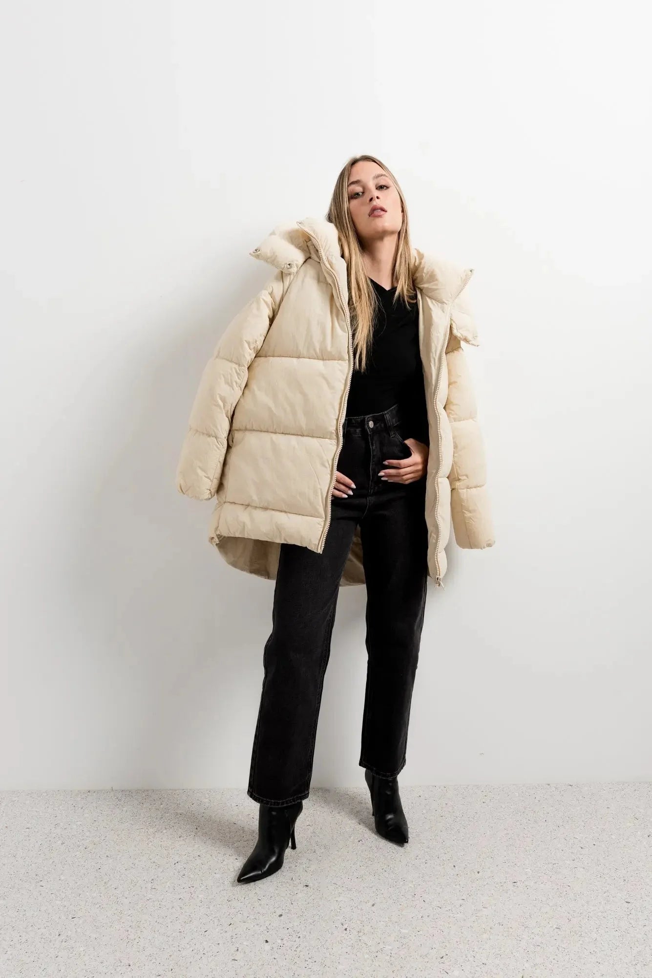 Manteau matelassé oversize crème avec capuche, parfait pour l’hiver