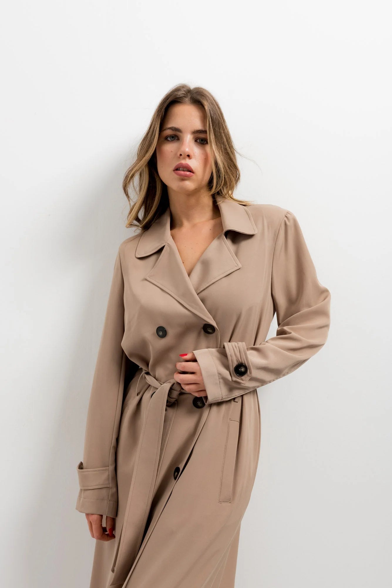 Manteau trench oversize long marron clair avec col, ceinture et boutons foncés