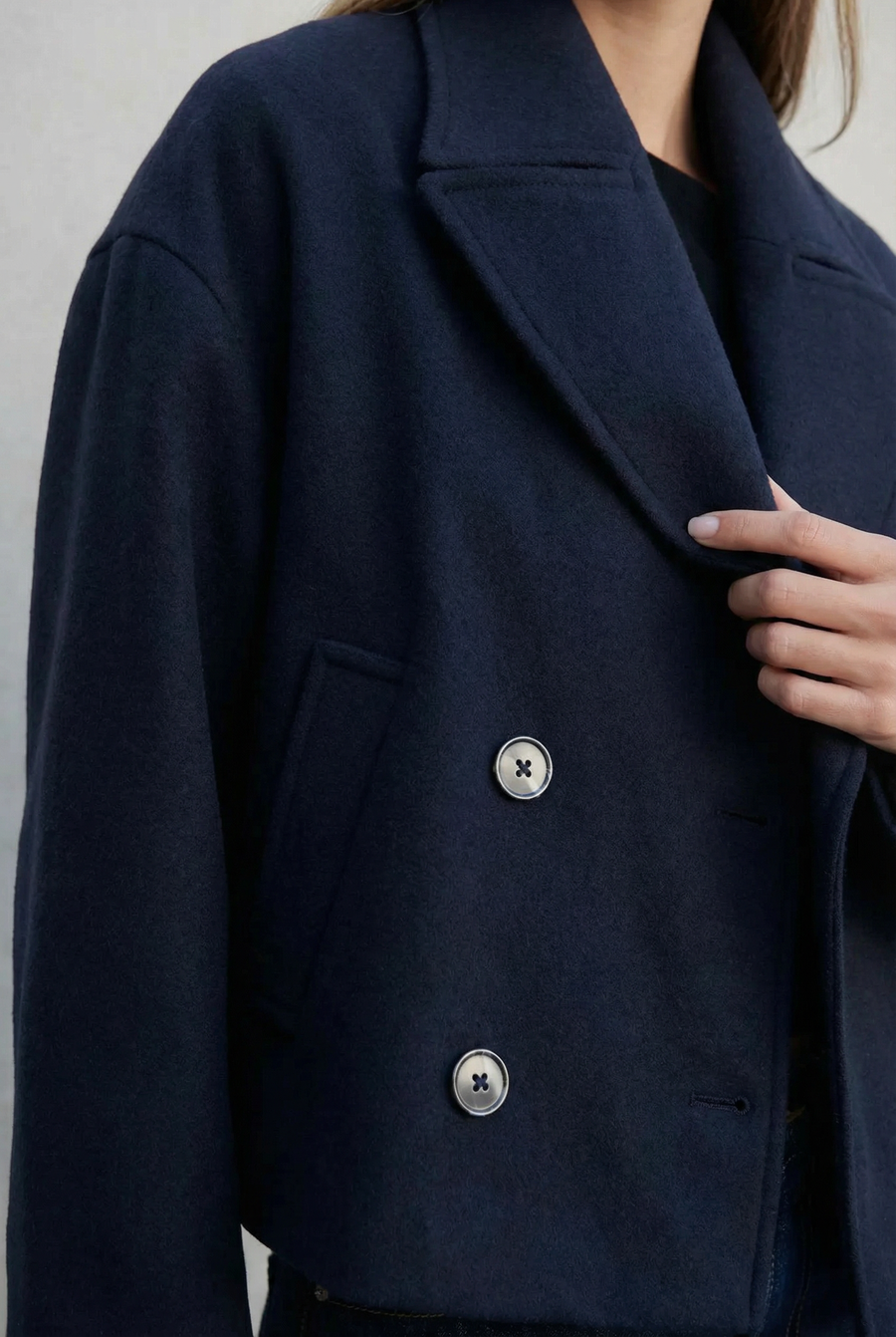 Manteau court bleu marine col revers