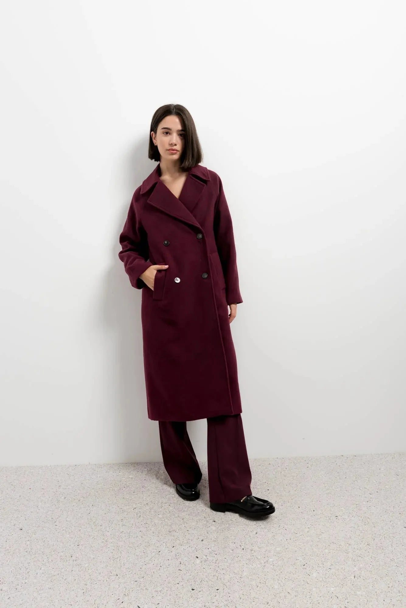 Manteau long à double poitrine en bordeaux avec boutons dorés, manteaux à double boutonnage