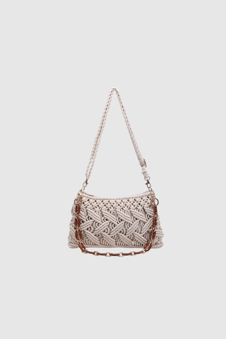 Mini sac beige en macramé avec bandoulière tressée et chaîne brune, vue de face