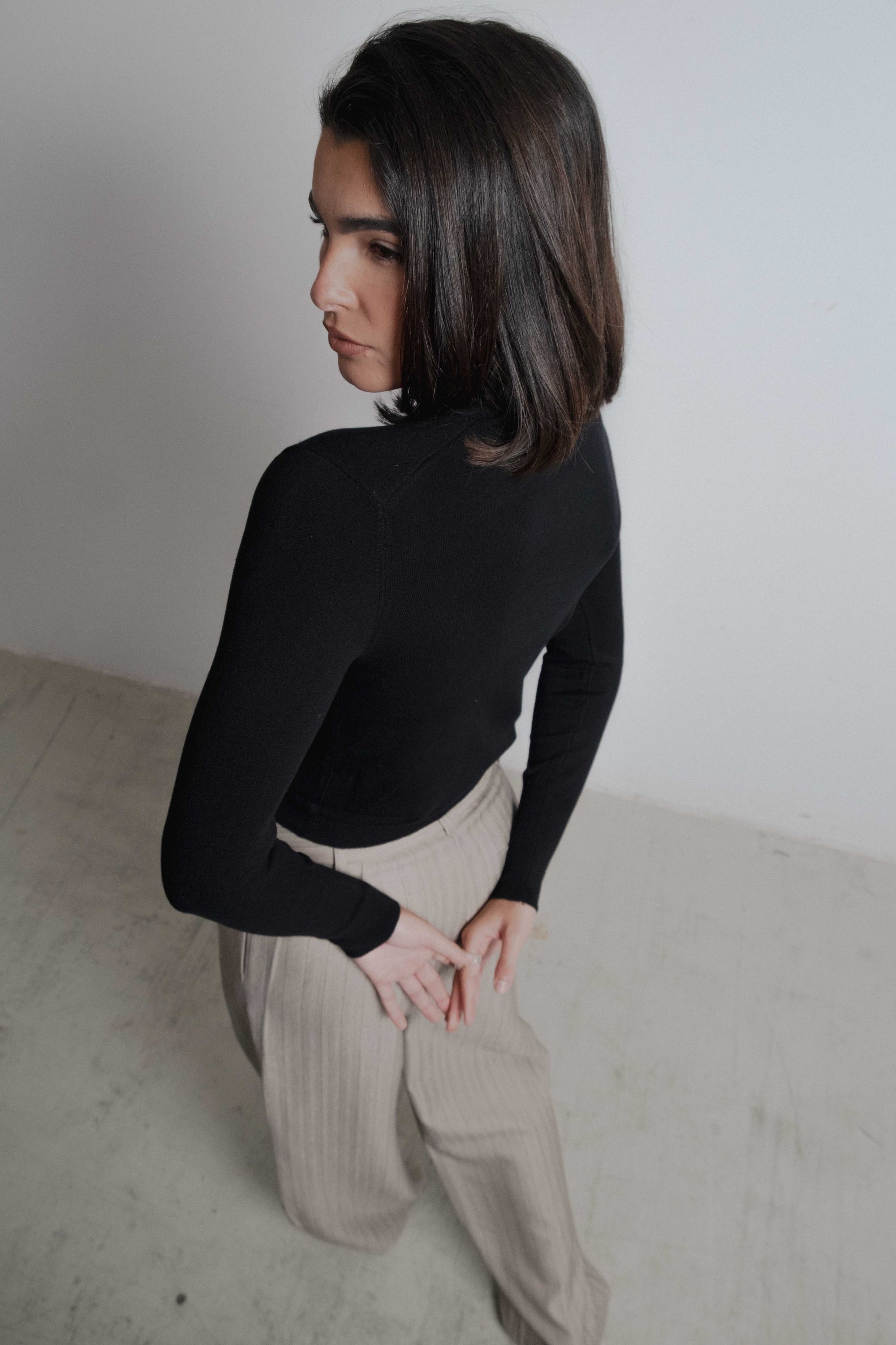 Pantalon rayé beige taupe vue de dos