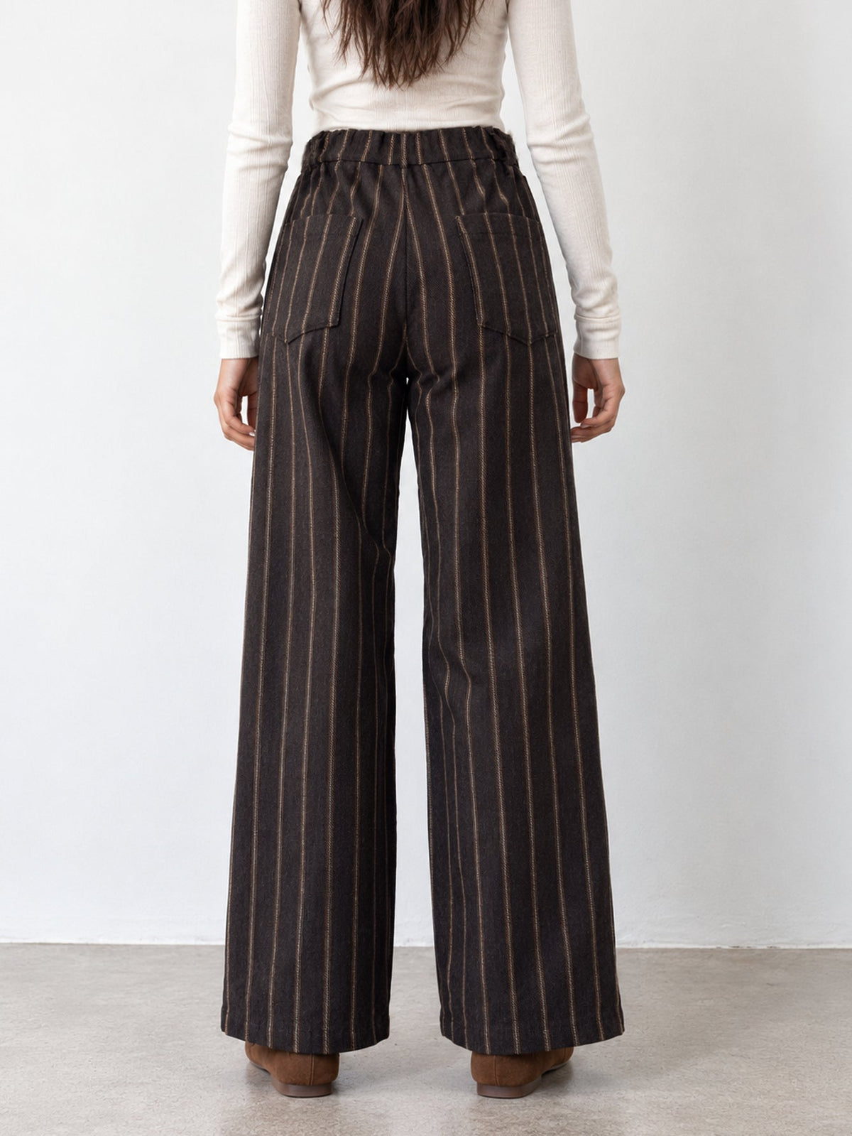 Pantalon rayé marron dos et poches plaquées