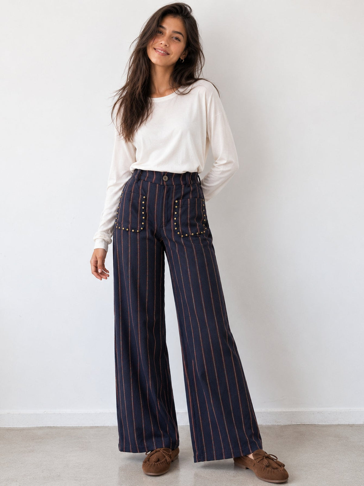 Pantalon large rayé bleu nuit vue de face