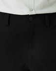 pantalon noir fermeture bouton et passants de ceinture