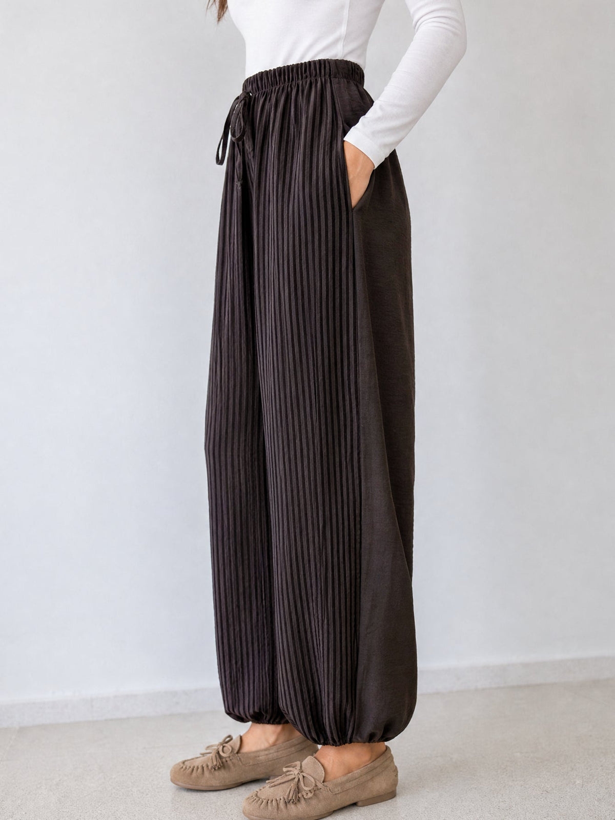 pantalon en laine pour femme vue 02