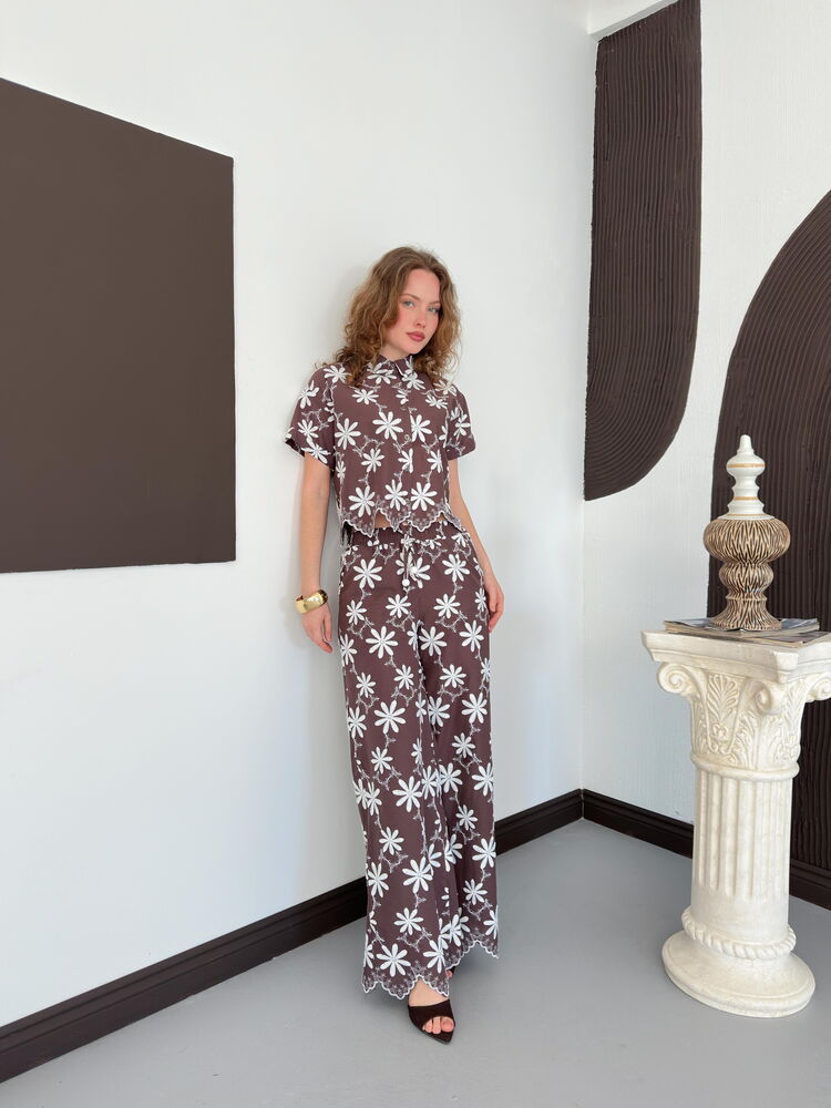top13798 pantalon palazzo marron a motif floral image 3