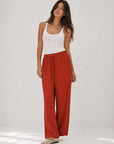 pantalon fluide jacquard rouille porté