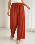 pantalon fluide rouille en mouvement