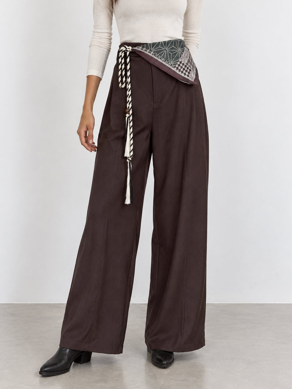 pantalon large marron ceinture foulard